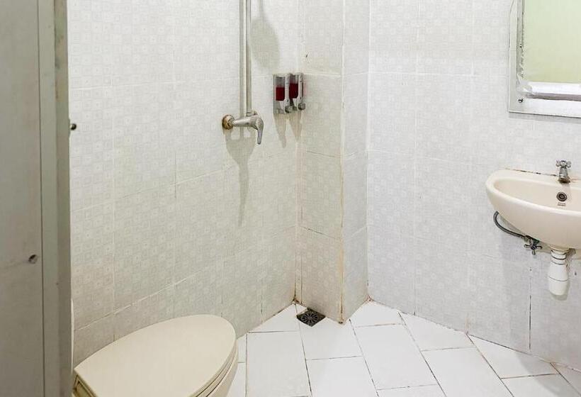 חדר סטנדרט, Global Inn Syariah Mitra Reddoorz Near Juanda T1 Airport