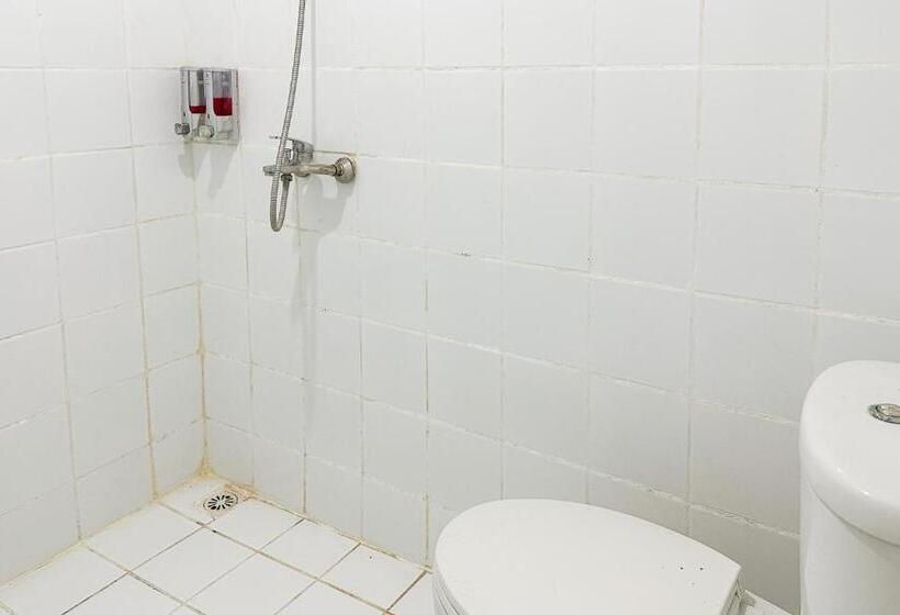 חדר סופריור, Global Inn Syariah Mitra Reddoorz Near Juanda T1 Airport