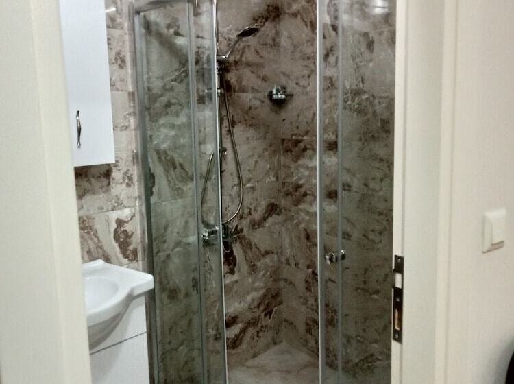 غرفة قياسية, Kurt Otel