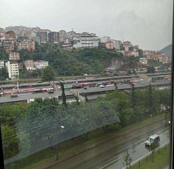 غرفة عائلية مطلّة علي الجبل, Kurt Otel