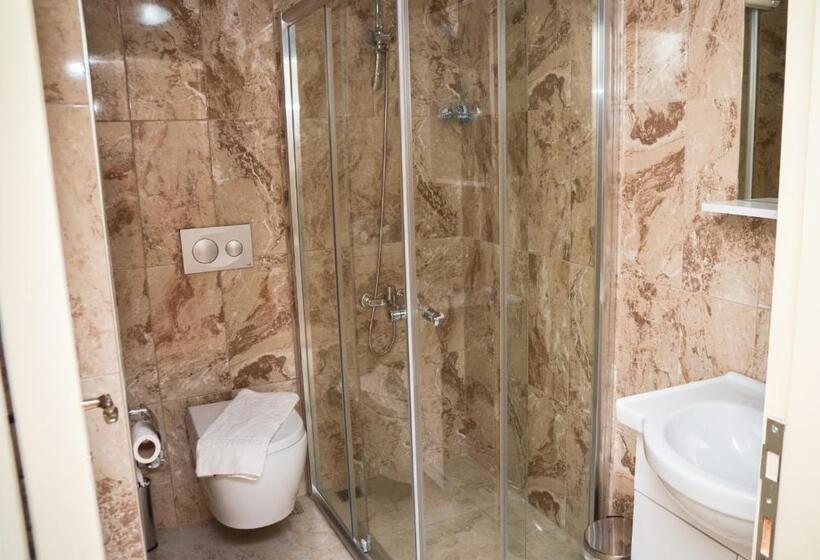 غرفة قياسية فردية, Kurt Otel