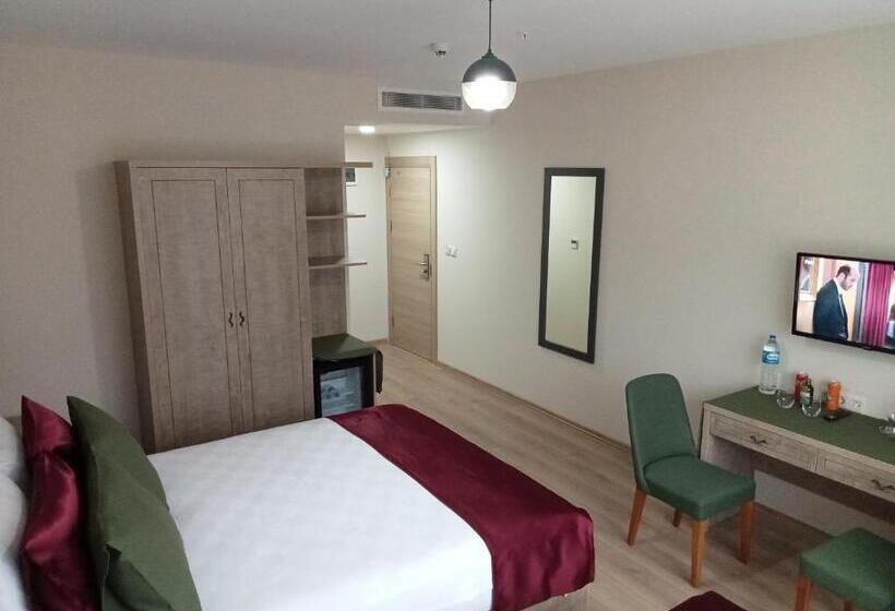 غرفة قياسية ثلاثية, Kurt Otel