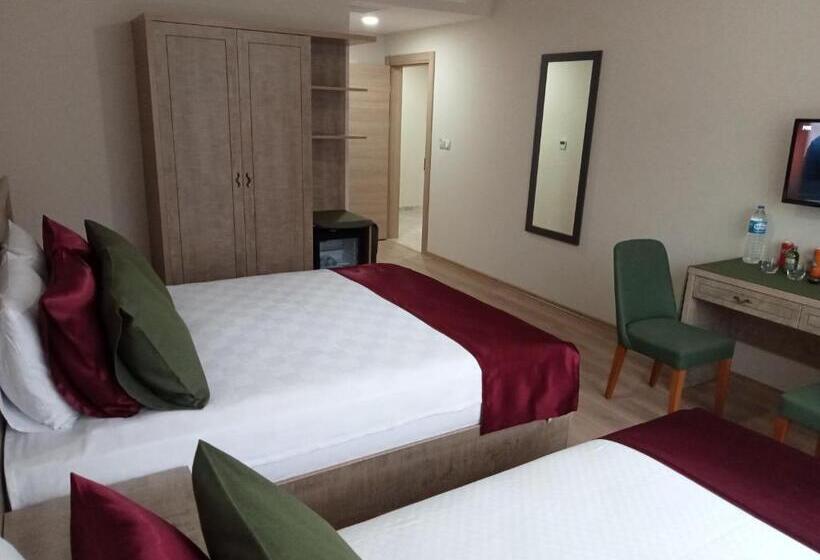 غرفة قياسية ثلاثية, Kurt Otel