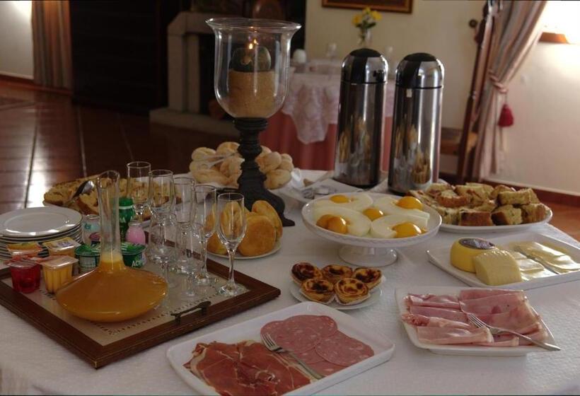 غرفة قياسية ثلاثية, Casa Das Aguas Ferreas