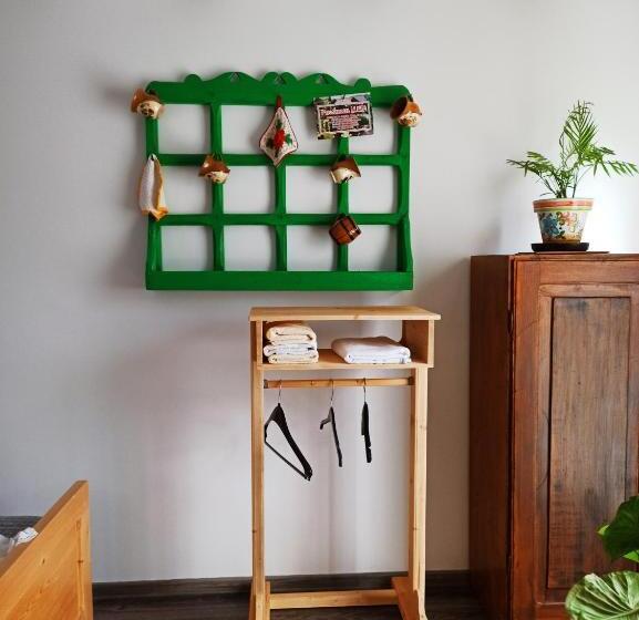 バスルーム共有のトリプルスタンダード, Casa Lucia