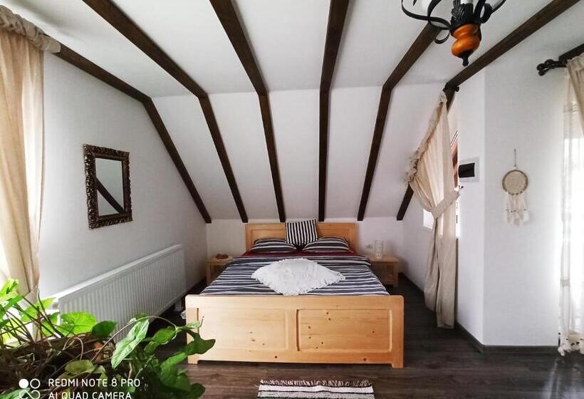 バスルーム共有のトリプルスタンダード, Casa Lucia