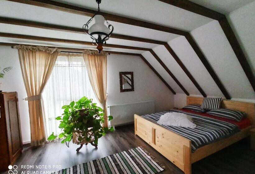 バスルーム共有のトリプルスタンダード, Casa Lucia