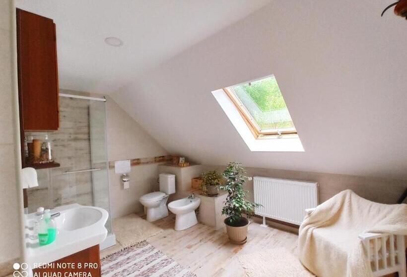 バスルーム共有のトリプルスタンダード, Casa Lucia