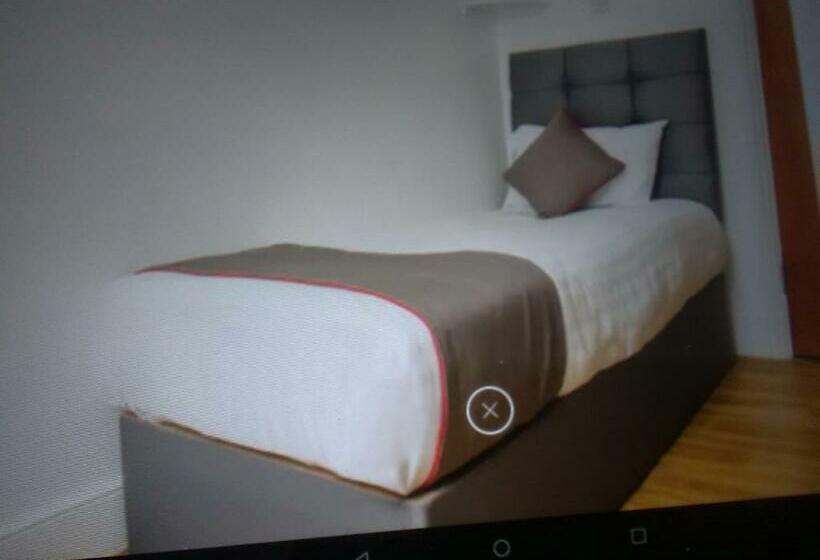 バスルーム共有のシングルスタンダード, Newcastle West Hotel & Bar