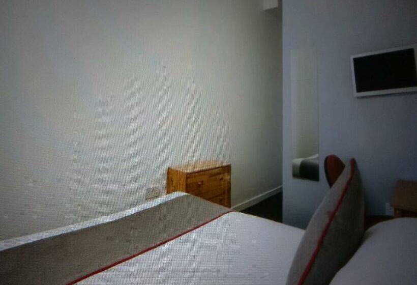 バス共有のスタンダードルーム, Newcastle West Hotel & Bar