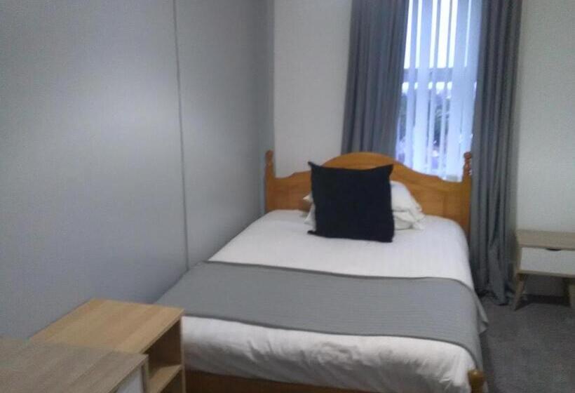 バス共有のスタンダードルーム, Newcastle West Hotel & Bar