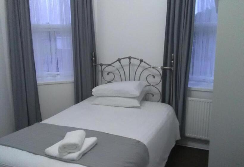 スタンダードルーム, Newcastle West Hotel & Bar