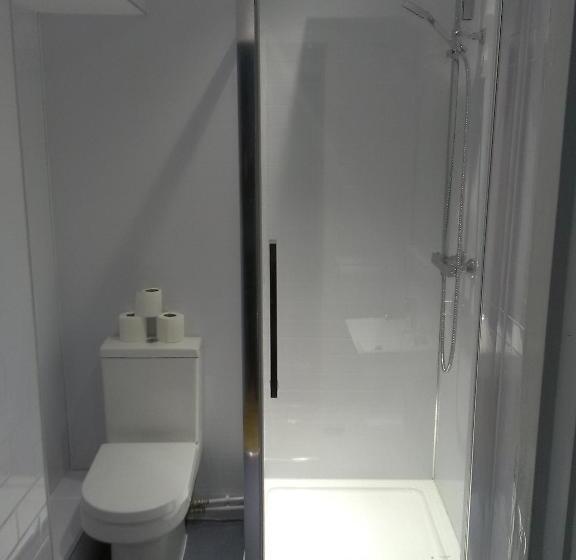 スタンダードトリプルルーム, Newcastle West Hotel & Bar