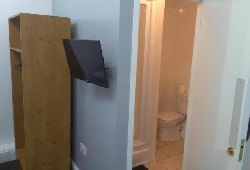 スタンダードトリプルルーム, Newcastle West Hotel & Bar