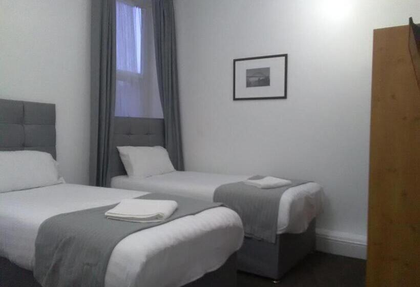 スタンダードトリプルルーム, Newcastle West Hotel & Bar