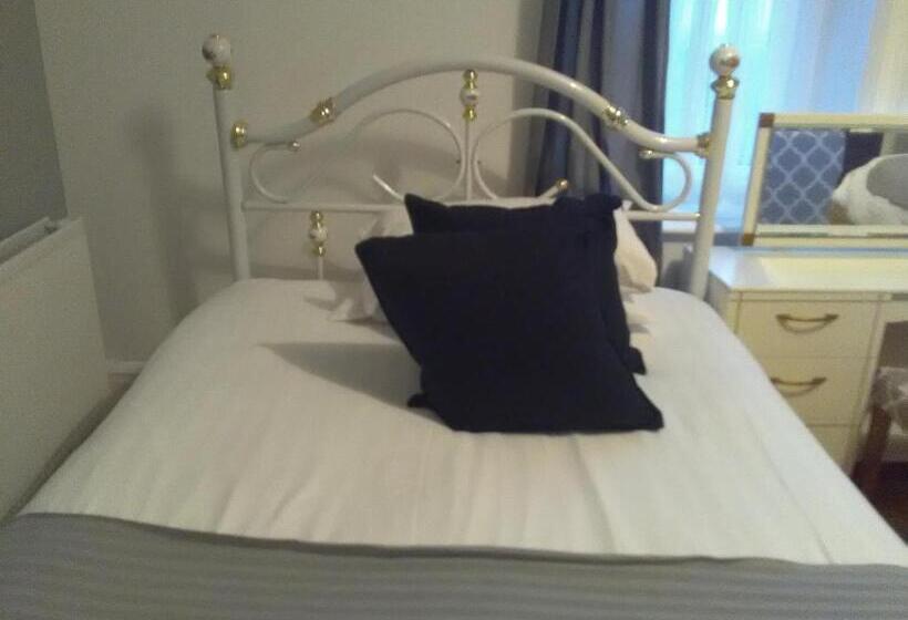 غرفة قياسية رباعية, Newcastle West Hotel & Bar