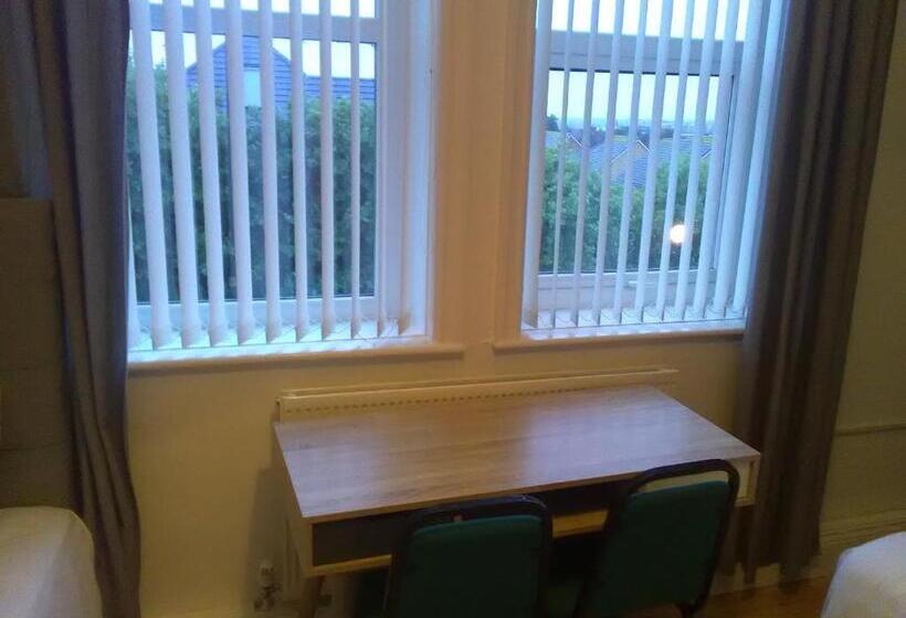 バス共有のスタンダードルーム, Newcastle West Hotel & Bar