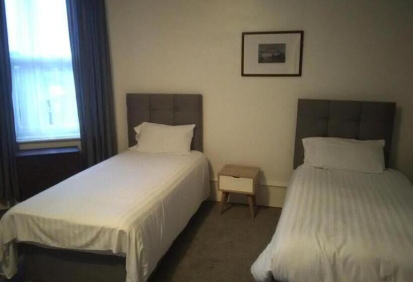 ファミリールーム, Newcastle West Hotel & Bar