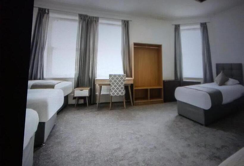 ファミリールーム, Newcastle West Hotel & Bar