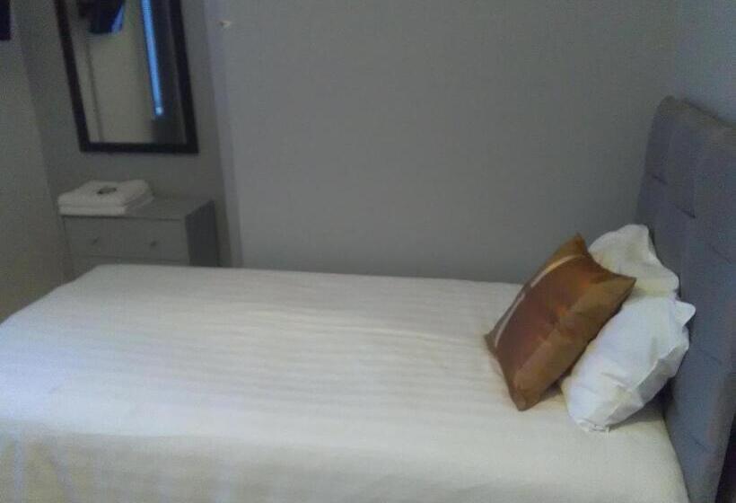 バス共有のスタンダードルーム, Newcastle West Hotel & Bar