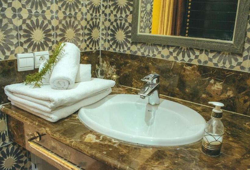 חדר סופריור, Diar Illi