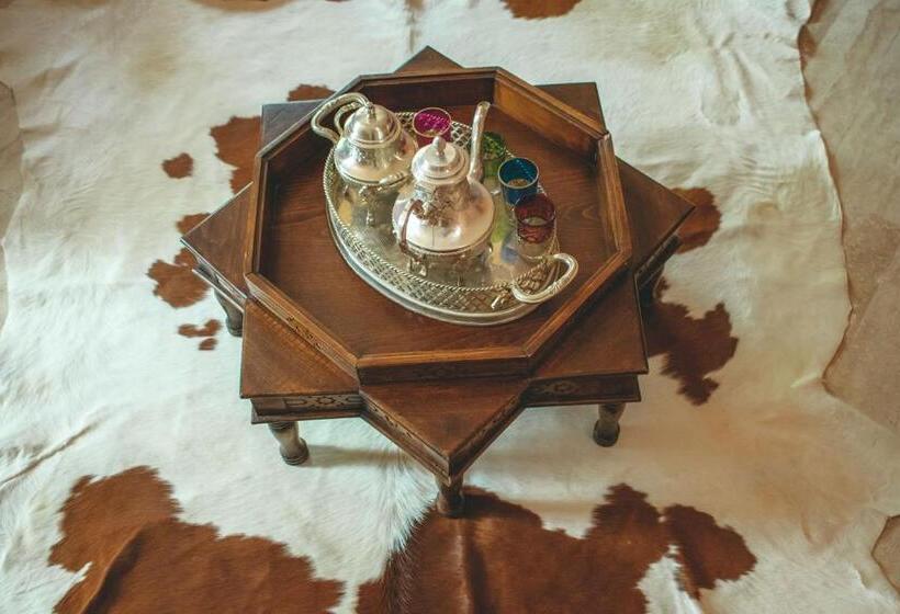 סוויטת ג'וניור דלוקס, Diar Illi