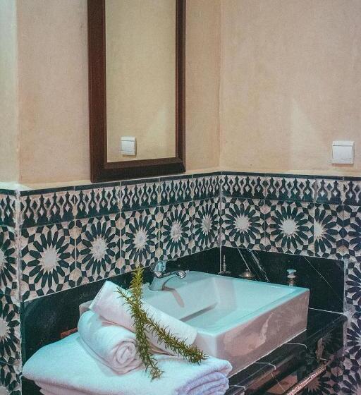 חדר דלוקס, Diar Illi