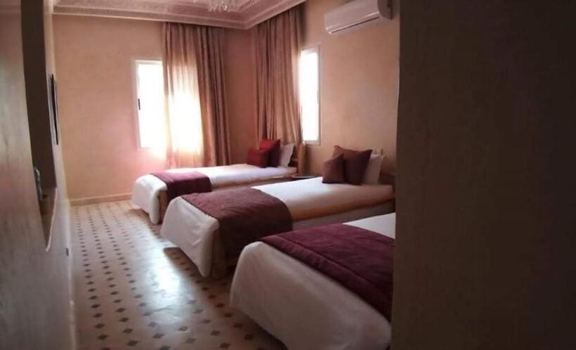 חדר דלוקס לשלושה, Diar Illi