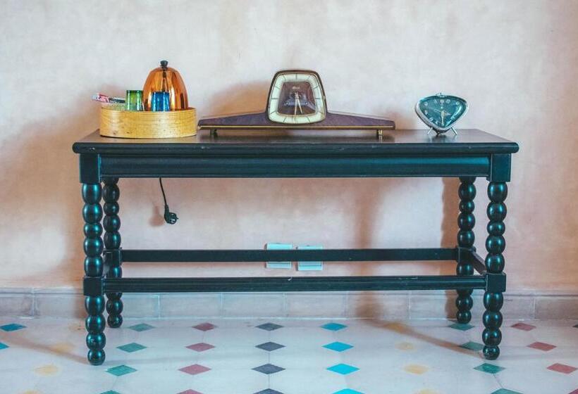 חדר סופריור, Diar Illi