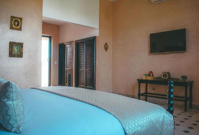 חדר סופריור, Diar Illi