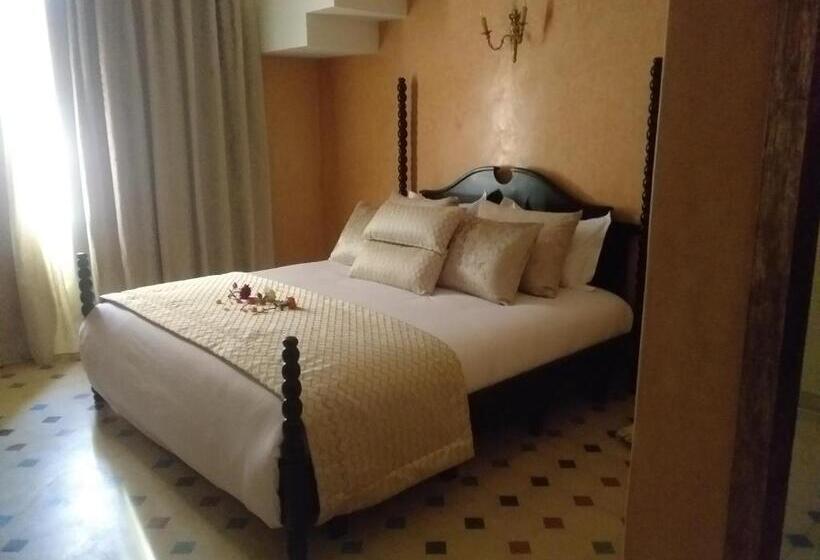 חדר סופריור, Diar Illi