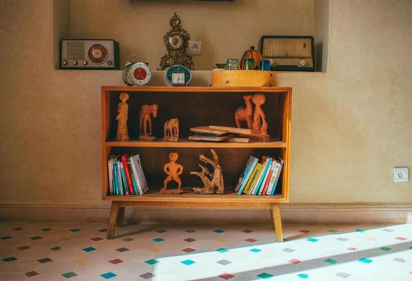 חדר דלוקס, Diar Illi