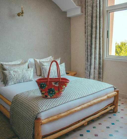 סוויטה משפחתית, Diar Illi