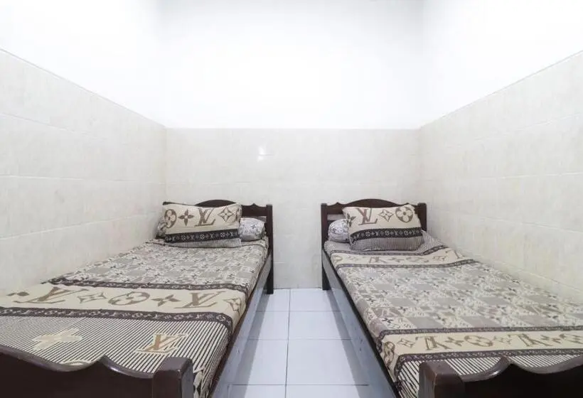 Economy Zimmer, Omah Ampel Syariah