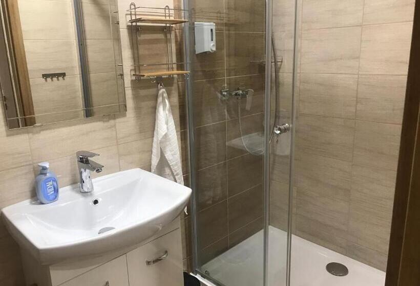 غرفة قياسية رباعية, Penzion U Kostela