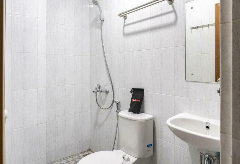 Номер Стандарт, Reddoorz Near Manhattan Square Medan