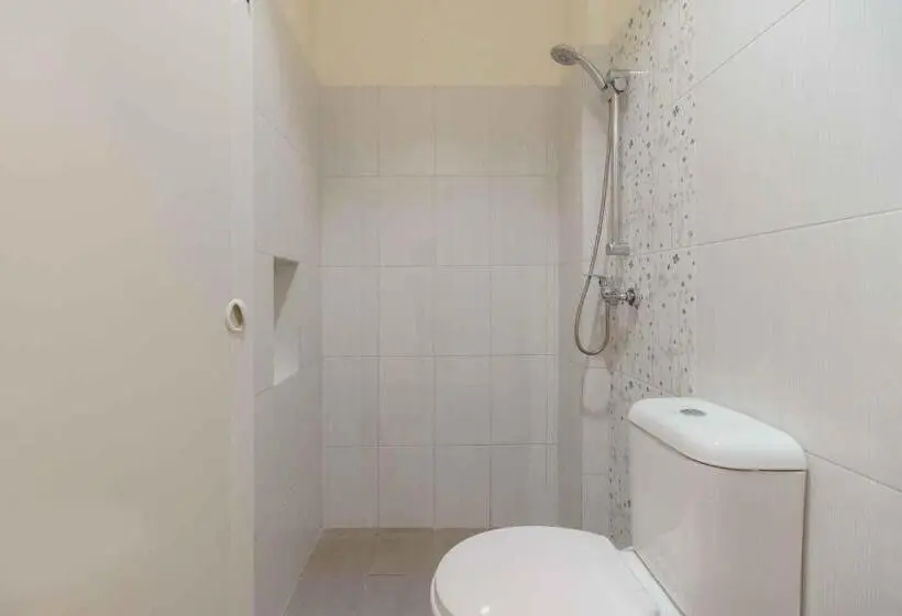 デラックスルーム, Reddoorz Plus Near Millenium Ict Centre Medan 2