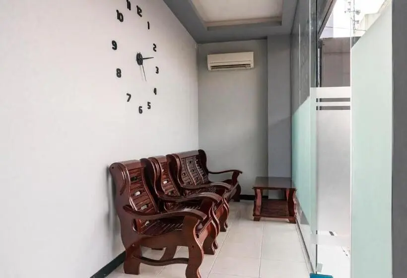 ファミリールーム, Reddoorz Plus Near Millenium Ict Centre Medan 2
