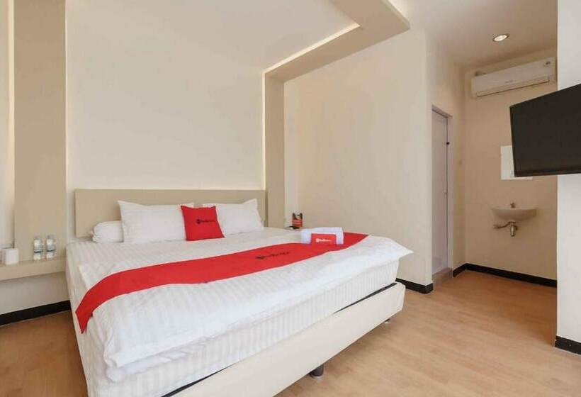 Семейный Номер, Reddoorz Plus Near Millenium Ict Centre Medan 2