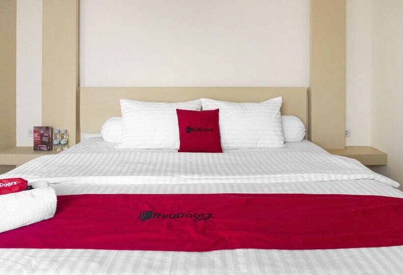 Семейный Номер, Reddoorz Plus Near Millenium Ict Centre Medan 2