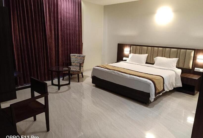 חדר דלוקס, The Hotel Celebration