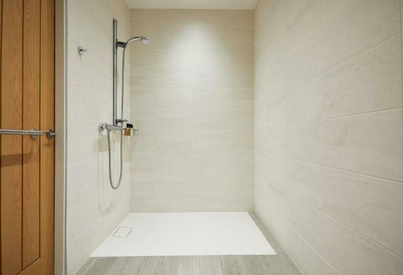 غرفة قياسية لذوى الاحتياجات الخاصة, The Lime Tree Inn