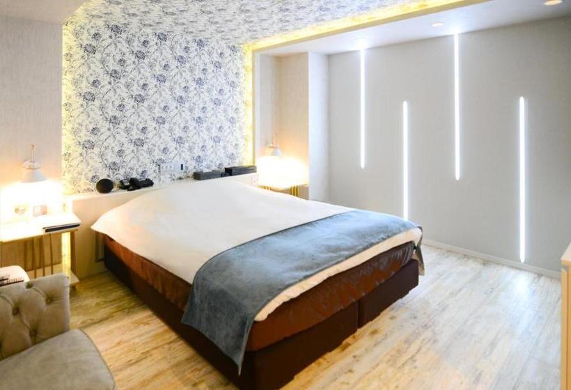 غرفة سوبيريور, Zala