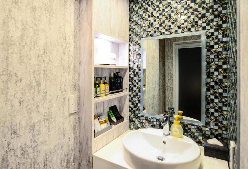 חדר סופריור, Zala