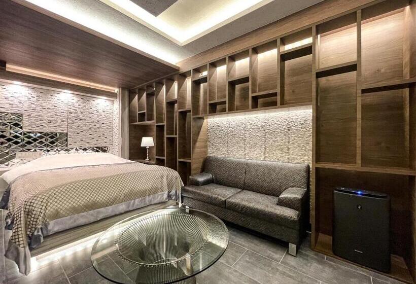 חדר סופריור, Zala