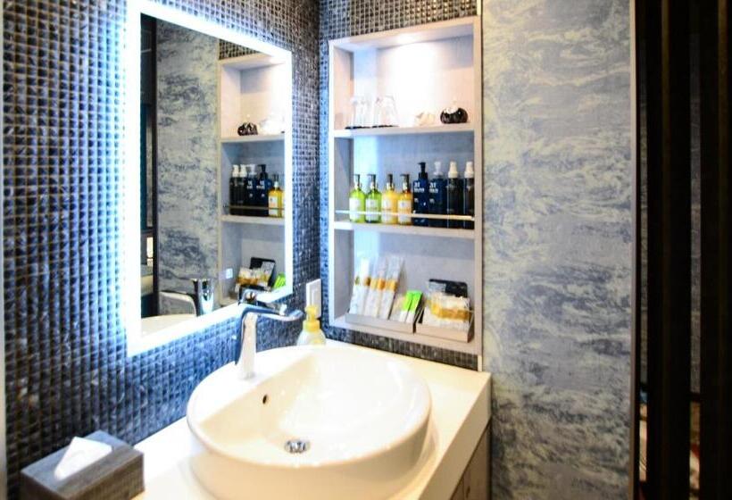 غرفة ديلوكس, Zala