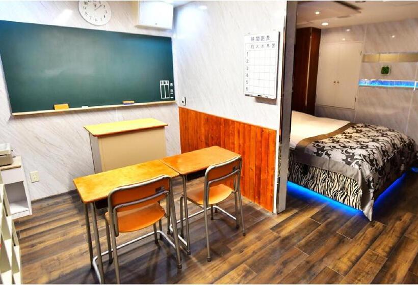 חדר דלוקס, Zala