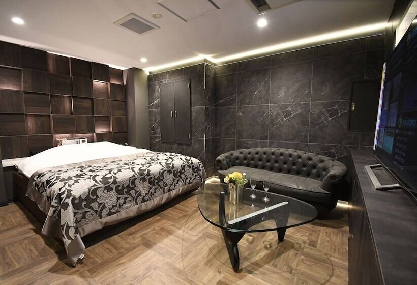 חדר דלוקס, Zala