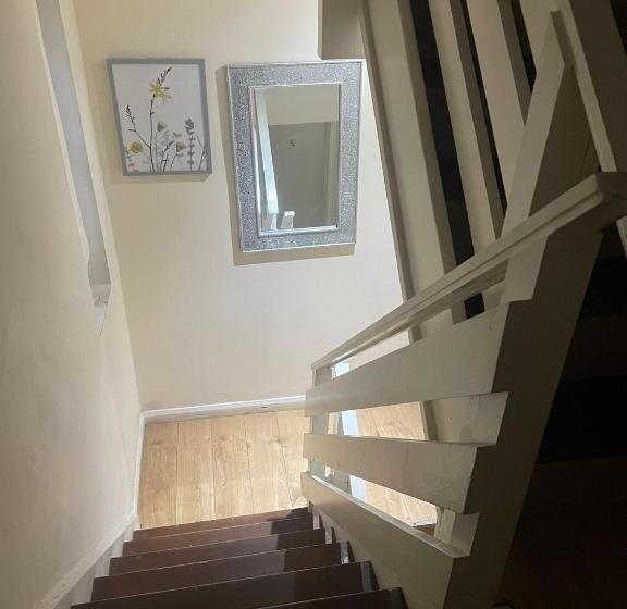 Номер Economy Индивидуальный, A A Guest Rooms Thamesmead
