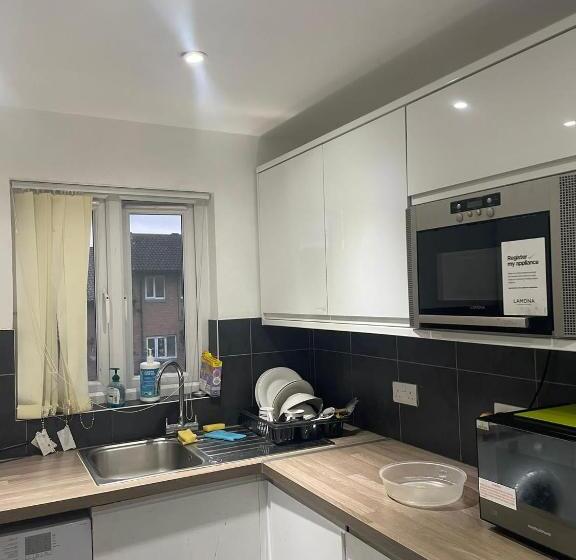 Номер Deluxe, A A Guest Rooms Thamesmead